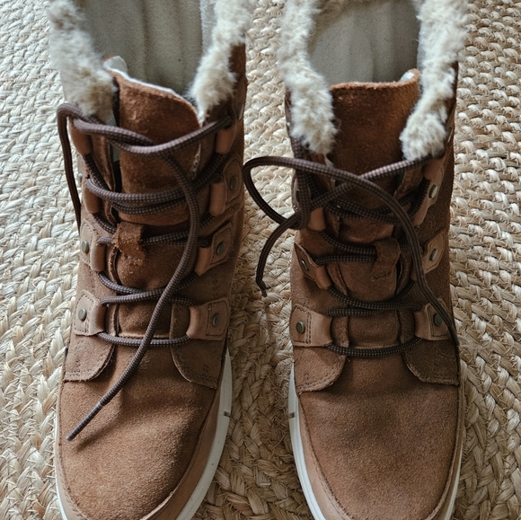 SOLD Women's Sorel Joan Explorer Boot - Picture 3 of 9